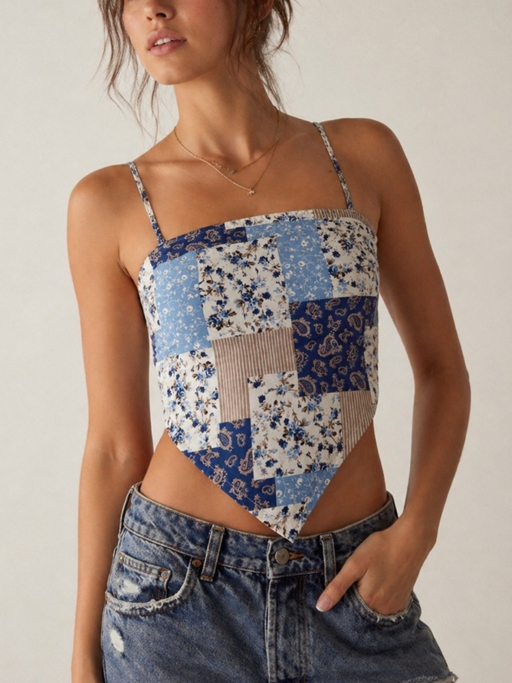 🌼 3/$15 Shein Patchwork Tie Back Bandana Top in Blue and White Floral M